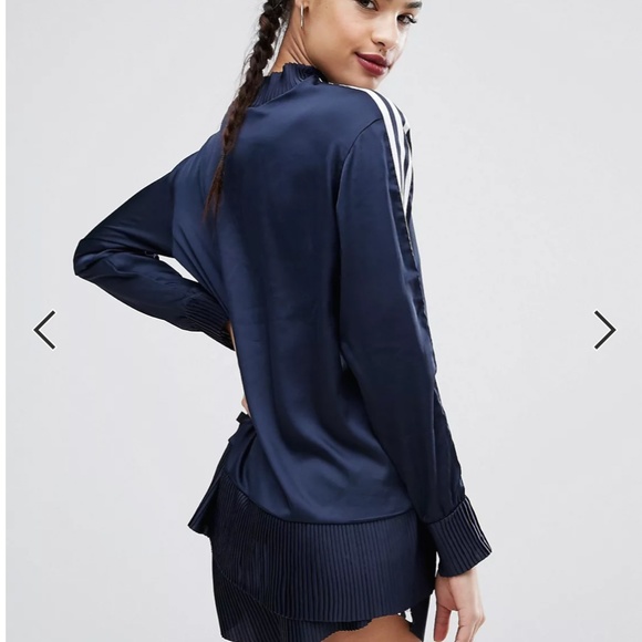 Adidas Originals adicolor Deluxe Sweatshirt With Pleated Trim - Picture 2 of 6